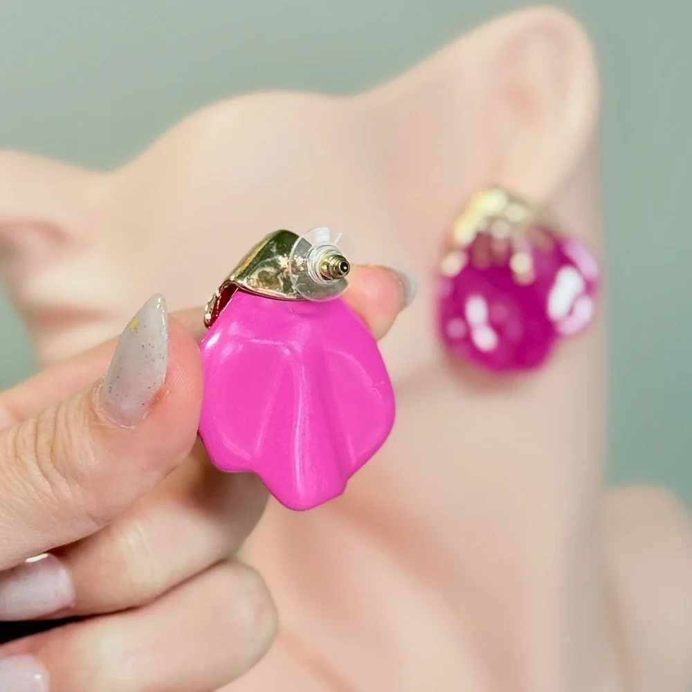 Elegant Pink and Gold Women's Earrings - Picture 5 of 6